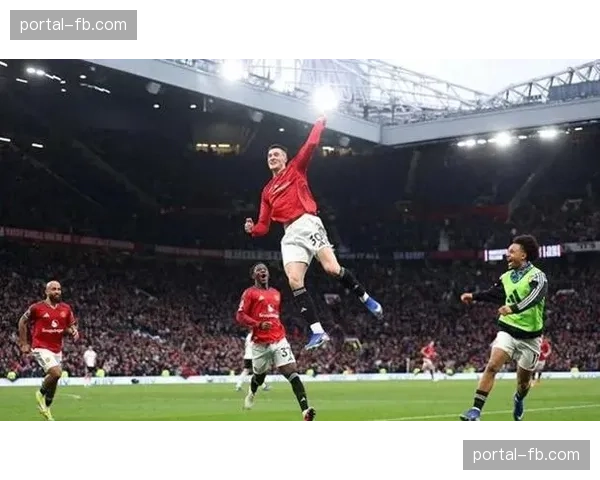 曼联换人调整见效，卡里克第58分钟换上谢什科13分钟后破门