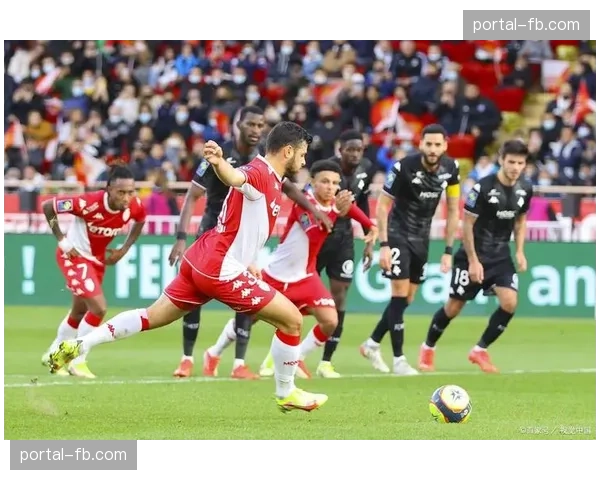 欧塞尔2-2绝平里尔，客队在比赛末段放弃控球，全员退守6-3-1“大巴”阵型