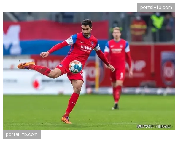 特写瞬间：打入德甲处子球，海登海姆小将跪地庆祝泪洒赛场