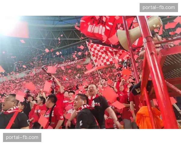 凤凰山体育公园再现金牌球市，成都蓉城主场超6万人观赛